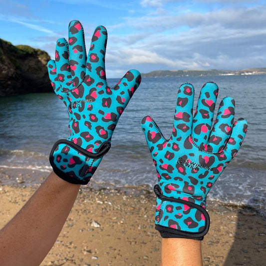 EasyOff™ Fleece Lined Swimming Gloves in Leopard