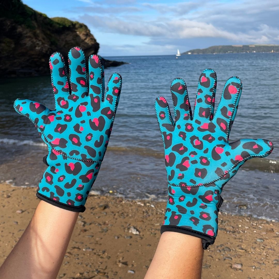 EasyOff™ Fleece Lined Swimming Gloves in Leopard