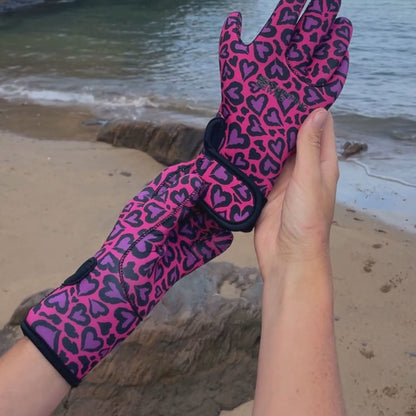 EasyOff™ Fleece Lined Swimming Gloves in Cold Cold Heart